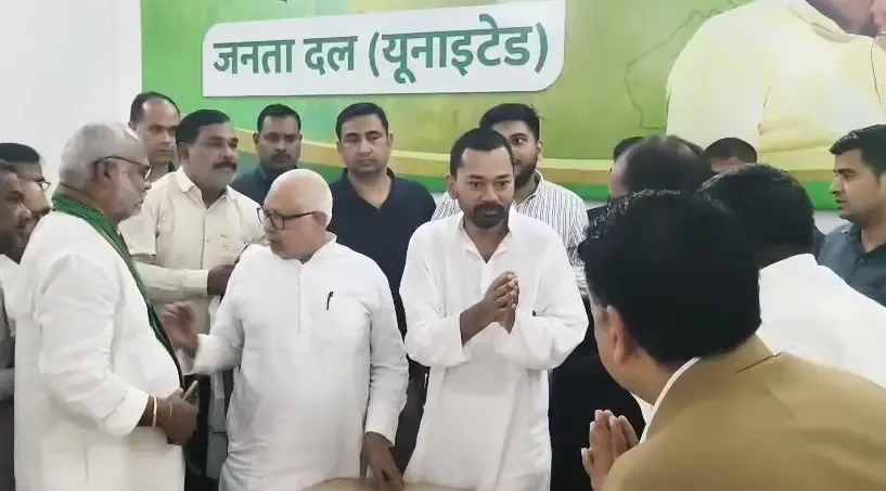 निशांत कुमार ने जदयू कार्यालय में राम मनोहर लोहिया को श्रद्धांजलि अर्पित की, नीतीश कुमार के कार्यों की तारीफ की