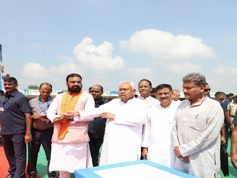 क्या बिहार के सीएम नीतीश कुमार ने गोपालगंज में 1,585 करोड़ रुपए की विकास परियोजनाओं का उद्घाटन किया?