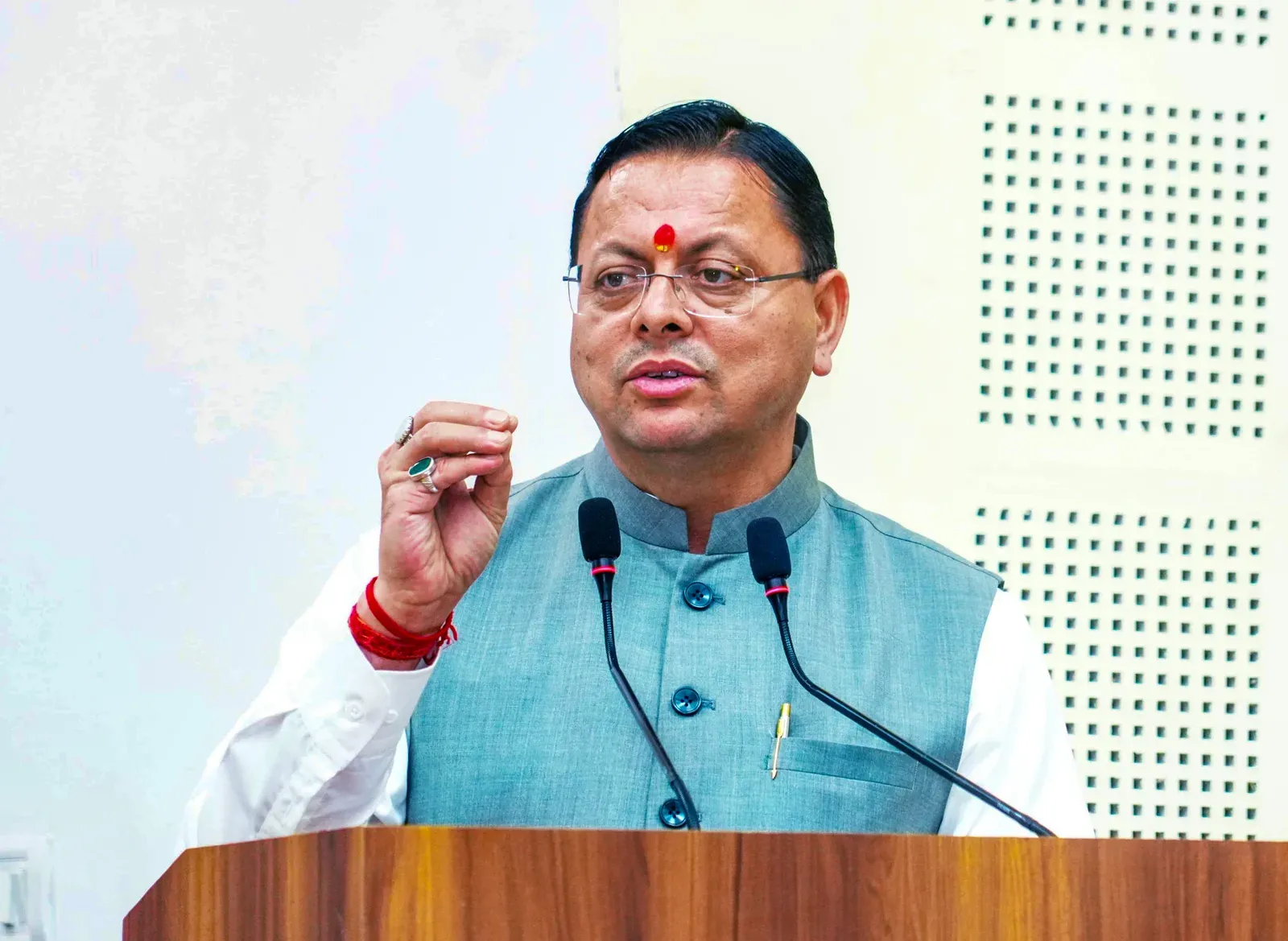 शुद्धिकरण विवाद पर CM धामी का पलटवार: 'उत्तराखंड में जातिगत भेदभाव नहीं, कांग्रेस मुद्दाविहीन'