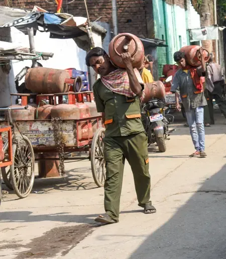 मध्य प्रदेश सरकार ने एलपीजी कालाबाजारी पर कड़ा प्रहार, पीएनजी को बढ़ावा