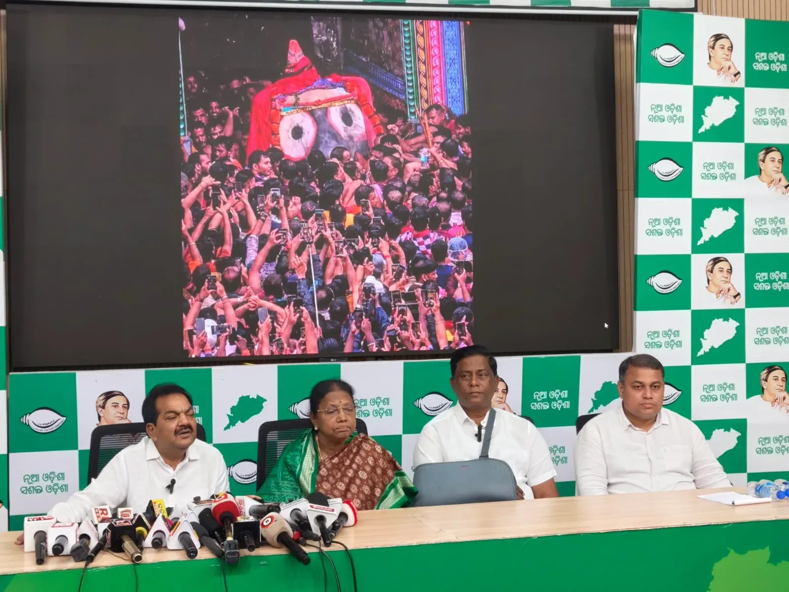 पुरी रथ यात्रा विवाद: बीजद-कांग्रेस ने ओडिशा सरकार पर साधा निशाना, भाजपा ने आरोप नकारे