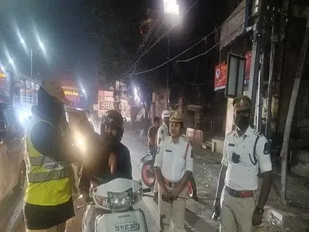 क्या हैदराबाद और साइबराबाद में शराब पीकर गाड़ी चलाने के आरोप में 850 से अधिक लोग पकड़े गए?