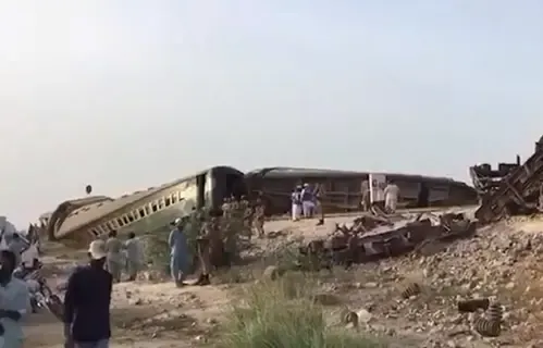 पाकिस्तान: पंजाब प्रांत में ट्रेन के कई डिब्बे पटरी से उतरे, 26 यात्री घायल