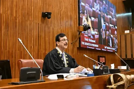 पाकिस्तान : जनता पर महंगाई की मार, सीनेट चेयरमैन सरकारी कोष से खरीद रहे लग्‍जरी कार