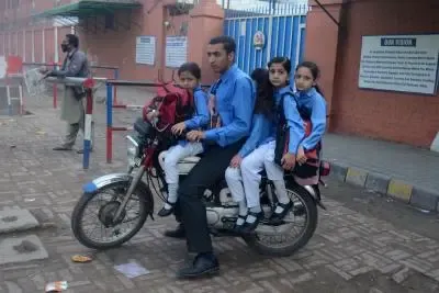 पाकिस्तान: निजी स्कूलों ने तोड़ा कमजोर तबके से किया वादा, स्कॉलरशिप कोटे की धज्जियां उड़ाईं