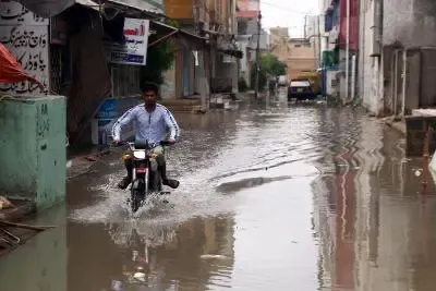 पाकिस्तान के पंजाब में बाढ़ से तबाही: 24 घंटे में 63 की मौत, आपातकाल घोषित