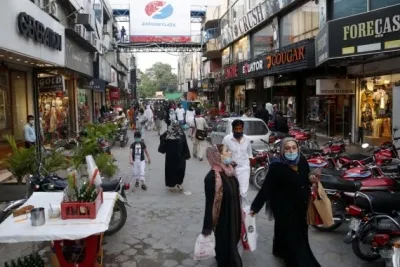 सरकारी नीतिगत गलतियों की भारी कीमत चुका रहे पाकिस्तानी: रिपोर्ट