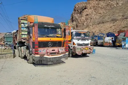 अफगान सीमा बंद होने से पाकिस्तान का दवा निर्यात 30% से ज़्यादा गिरा, ₹1,000 करोड़ का नुकसान