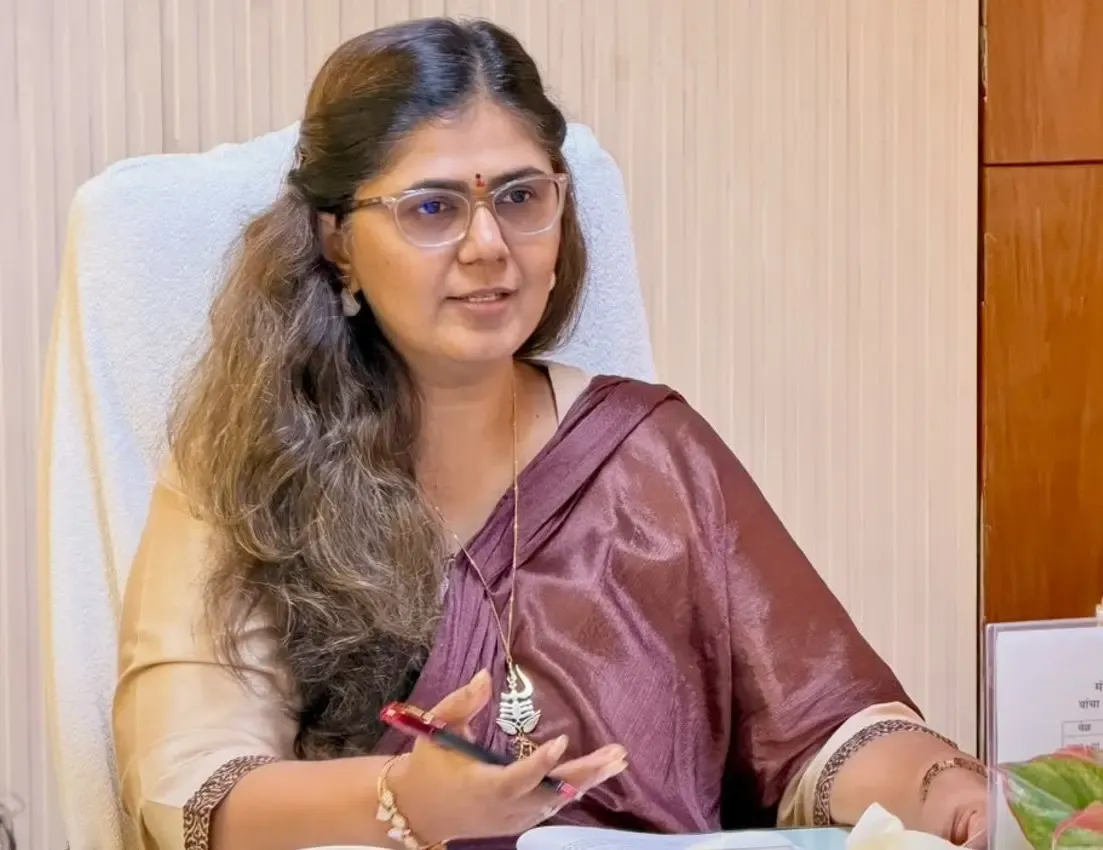 पंकजा मुंडे का जेन-जी को संदेश: 'देशभक्त बनो, आत्म-विनाश से दूर रहो' — बीड दशहरा रैली 2026