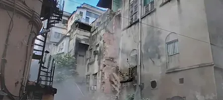 बंगाल: कोलकाता में चार मंजिला इमारत का हिस्सा ढहा, बड़ा हादसा टला