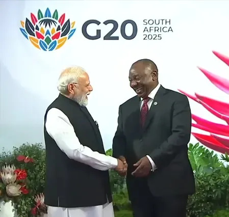 जी20 सम्मेलन के आयोजन में पहुंचे पीएम मोदी, राष्ट्रपति रामफोसा ने गर्मजोशी से किया स्वागत