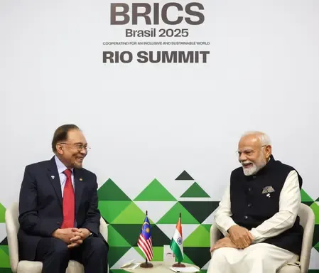 पीएम मोदी और मलेशियाई प्रधानमंत्री ने द्विपक्षीय संबंधों में प्रगति की समीक्षा की