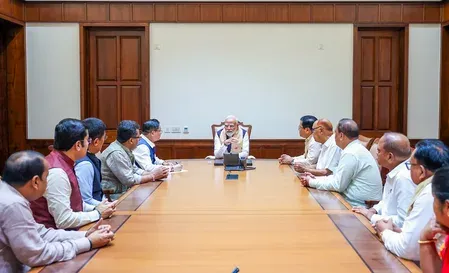 असम बाढ़ पर PM मोदी ने सांसदों से की बैठक, केंद्र सरकार की ओर से हरसंभव मदद का आश्वासन