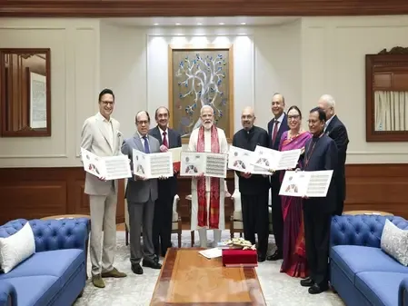 ऐतिहासिक: PM मोदी ने SRCC की शताब्दी पर जारी किया स्मारक डाक टिकट
