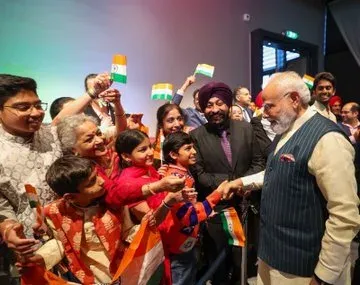 नीदरलैंड में PM मोदी का भव्य स्वागत: कथक से गरबा तक, भारतीय समुदाय ने बाँधा समाँ