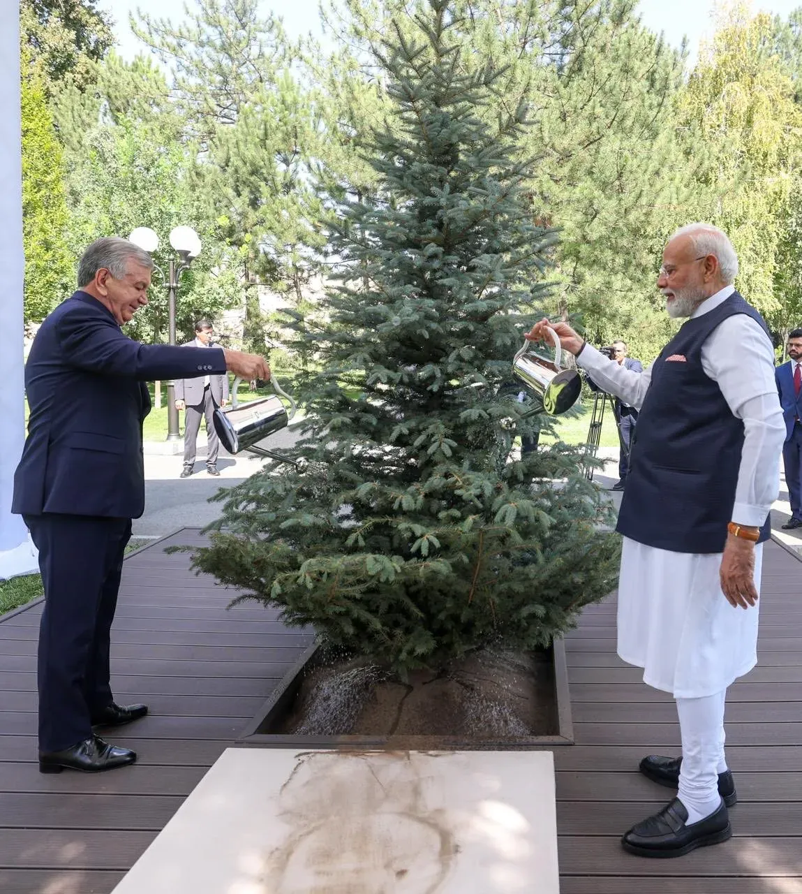 मोदी और मिर्जियोयेव ने ताशकंद में साझा पौधारोपण किया, 'एक पेड़ मां के नाम' और 'यशिल मकोन' पहल जुड़ीं
