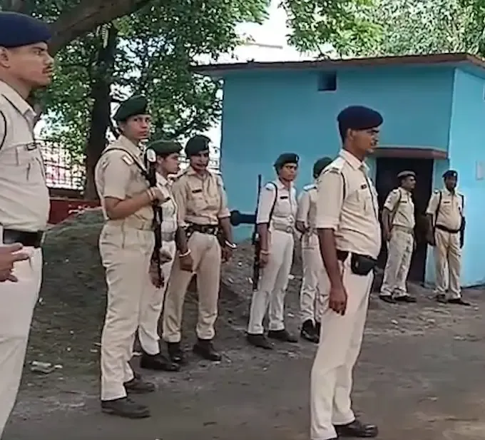 पटना में सेक्स रैकेट का भंडाफोड़: गणपति गेस्ट हाउस पर पुलिस का छापा, 5 हिरासत में