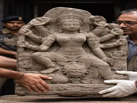 जम्मू-कश्मीर: झेलम नदी से मिली पत्थर की मूर्ति पुरातत्व विभाग को सौंपी गई