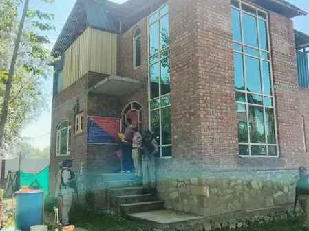 श्रीनगर पुलिस ने मादक पदार्थों के तस्करों की 3.5 करोड़ रुपये की संपत्ति किया जब्त