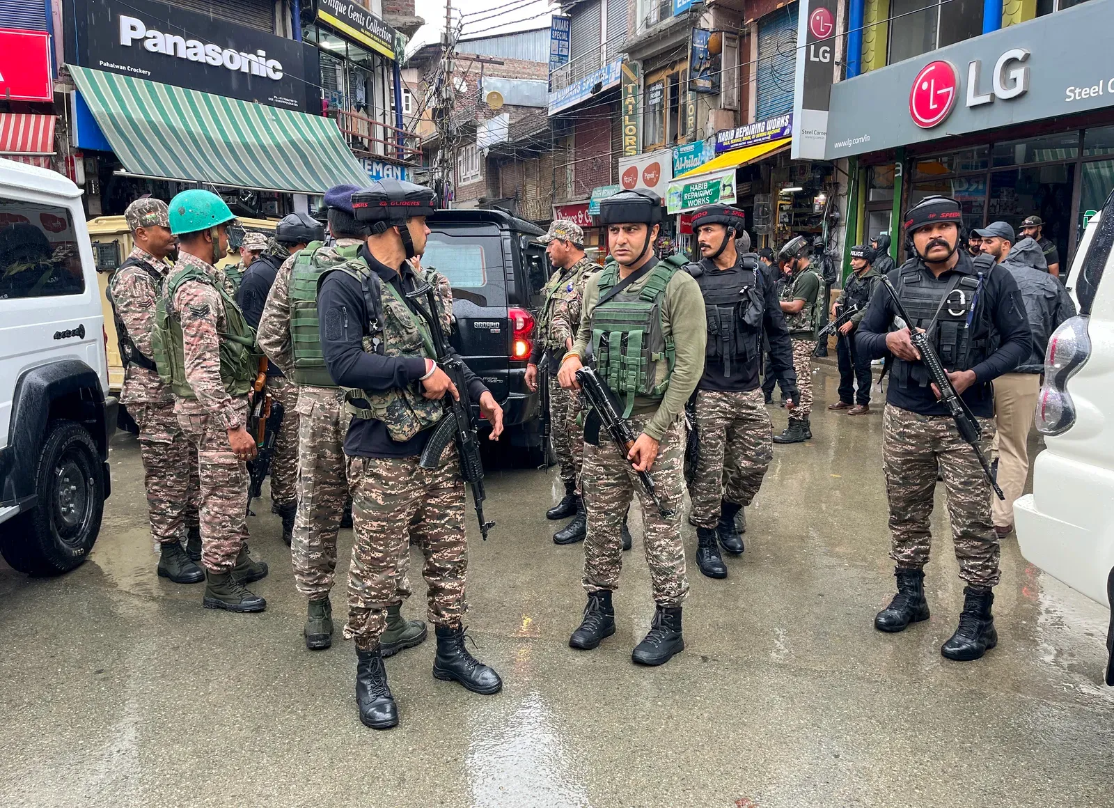 अनंतनाग में बाइक सवार आतंकियों ने पुलिसकर्मी को मारी गोली, कांस्टेबल आशिक हुसैन शहीद
