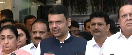 नीट पेपर लीक विरोध पर फडणवीस का हमला: 'राजनीतिक हित आंदोलन को भटका रहे हैं'