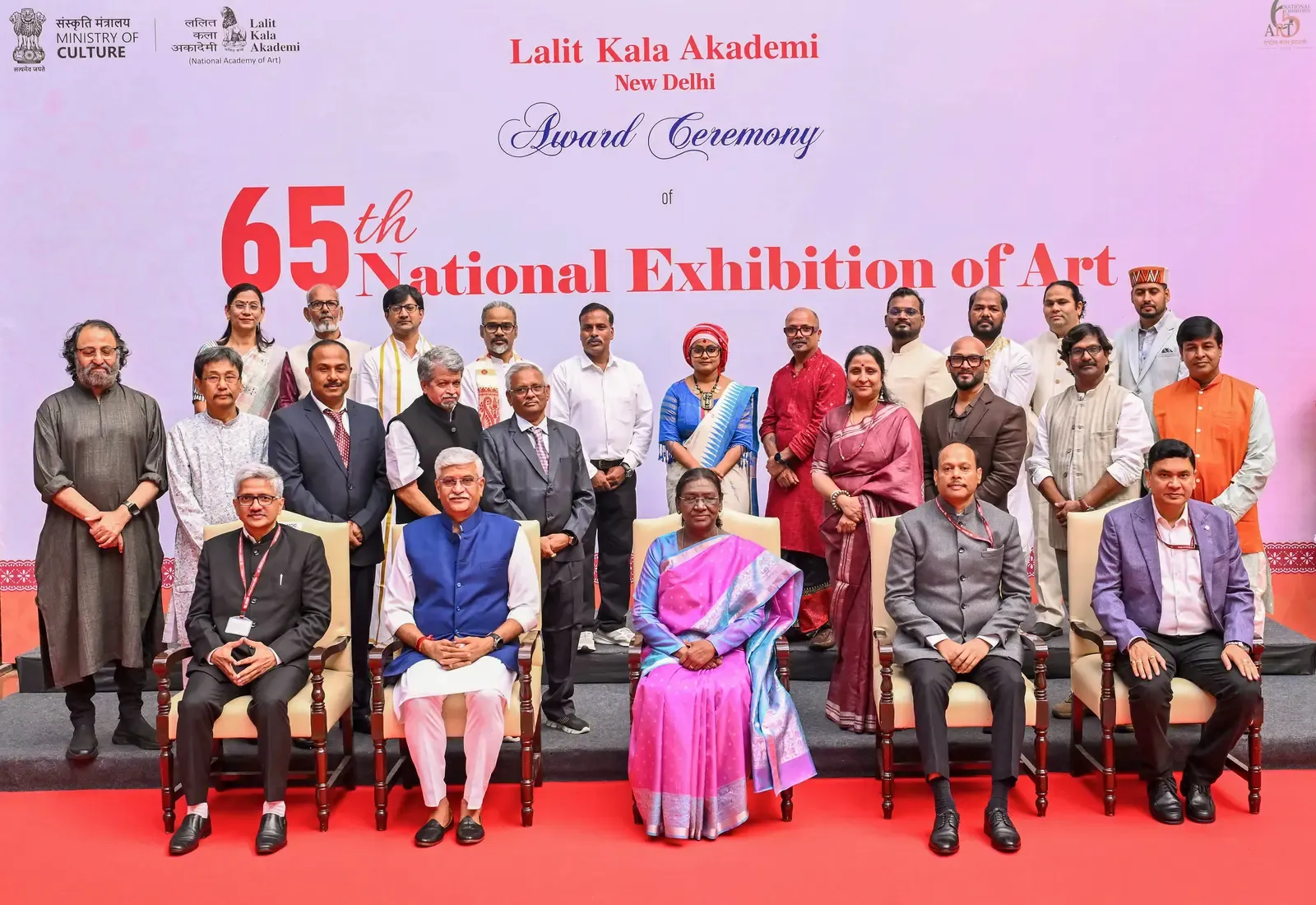 ललित कला अकादमी पुरस्कार 2026: राष्ट्रपति मुर्मु ने 65वीं राष्ट्रीय कला प्रदर्शनी के विजेताओं को सम्मानित किया