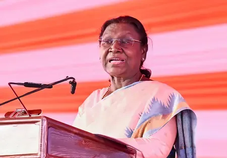 राष्ट्रपति मुर्मु का वृंदावन दौरा: प्रेमानंद महाराज से विशेष भेंट