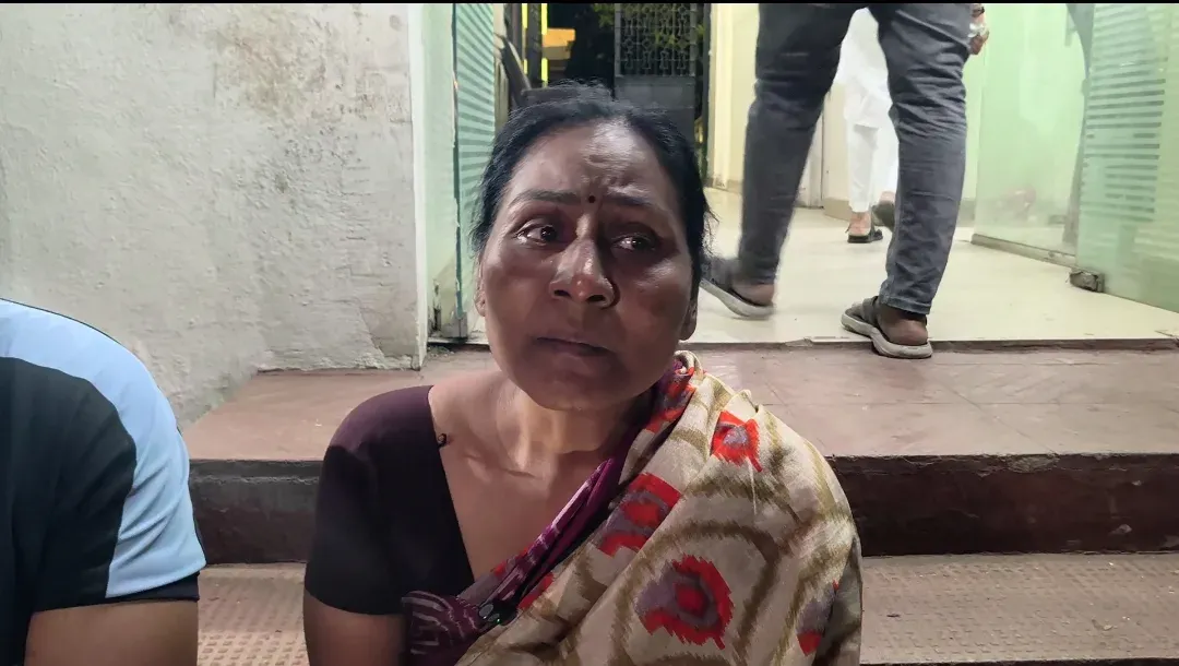 पुणे में जनगणना कर्मचारी पर हमला: महिला के कपड़े फाड़े, बेटे को 4 टांके; 5 आरोपियों पर FIR
