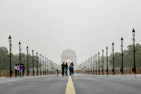 दिल्ली-एनसीआर में मानसूनी बारिश से गर्मी-उमस से राहत, IMD ने येलो अलर्ट जारी किया