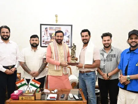 रणदीप हुड्डा को CM नायब सैनी ने दी भगवान कृष्ण की प्रतिमा, हरियाणवी संस्कृति पर जताया गर्व