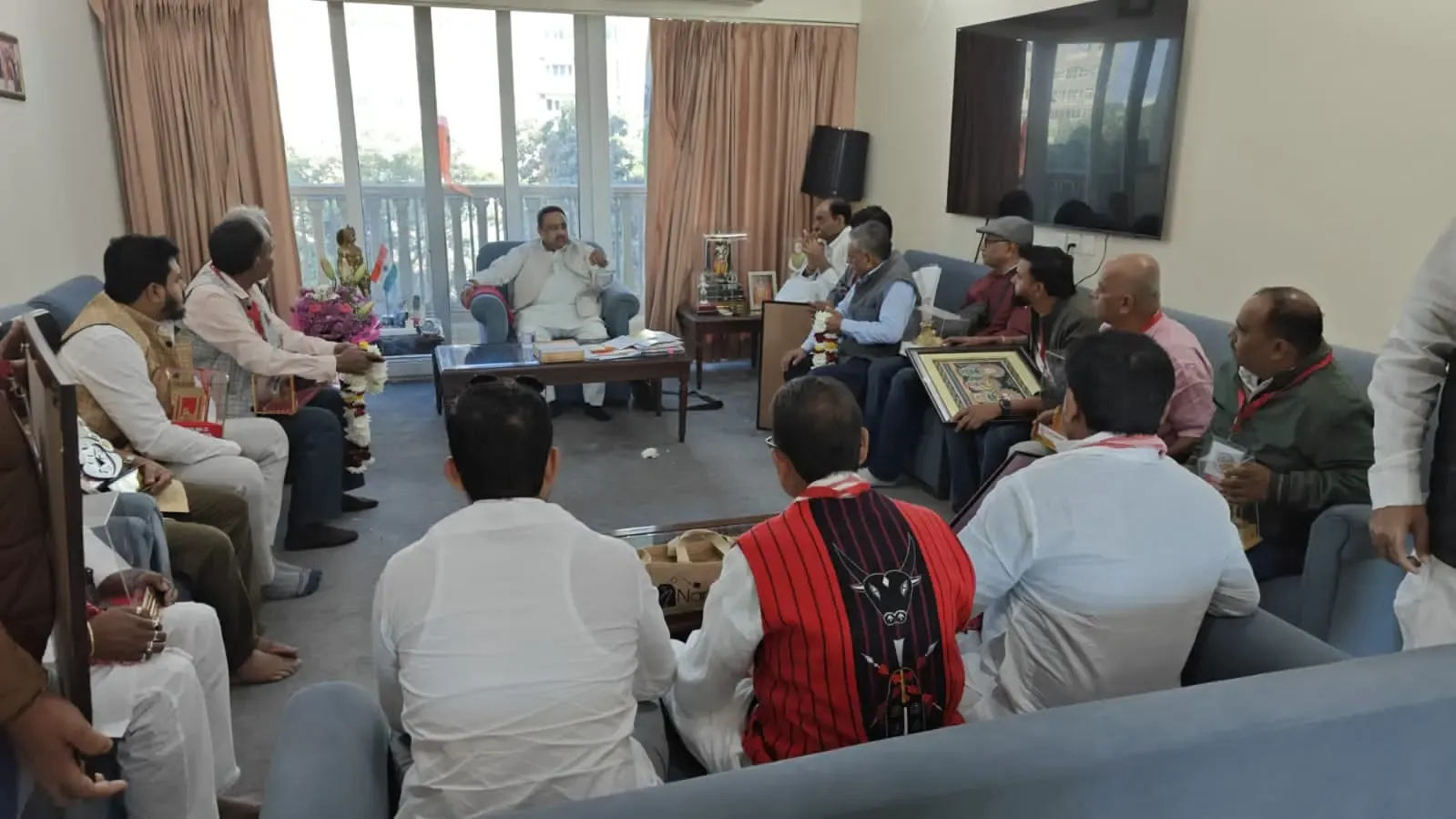 क्या क्विक-कॉमर्स के तेजी से बढ़ने के कारण स्थानीय किराना दुकानदारों की आय में गिरावट आ रही है?