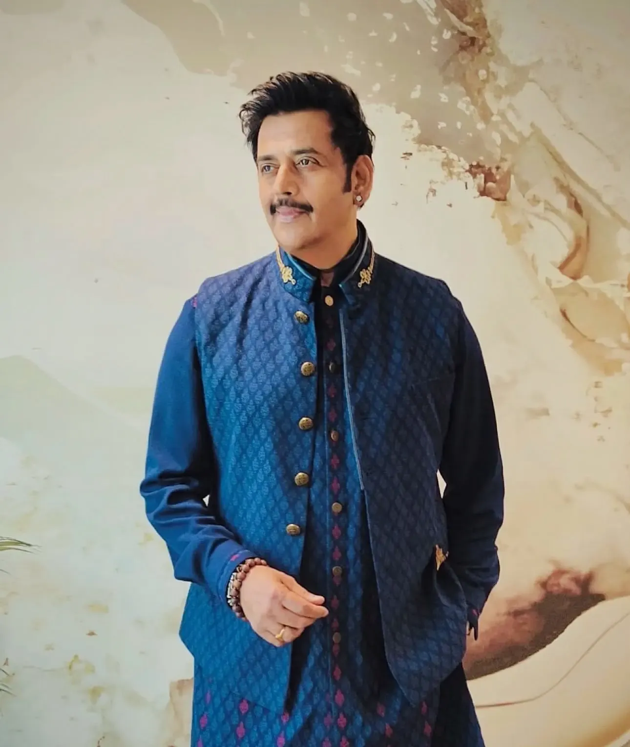 रवि किशन की नई फिल्म: भगवान को 'दोस्त' मानने की अनोखी कहानी, महावीर जैन फिल्म्स करेगा प्रस्तुत