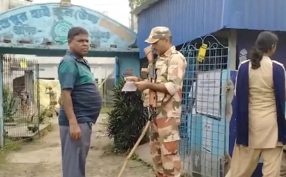 फाल्टा पुनर्मतदान: 285 बूथों पर CAPF की 35 कंपनियाँ तैनात, 2.36 लाख मतदाता कर रहे मताधिकार का प्रयोग