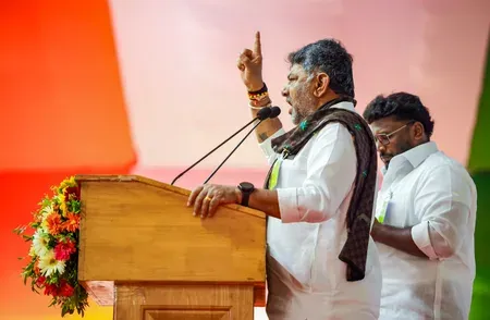 कुमारस्वामी परिवार पर शिवकुमार का बड़ा हमला: PRR रोड पर ₹7-10 लाख में जमीन खरीद, अब ₹50 करोड़ तक कीमत