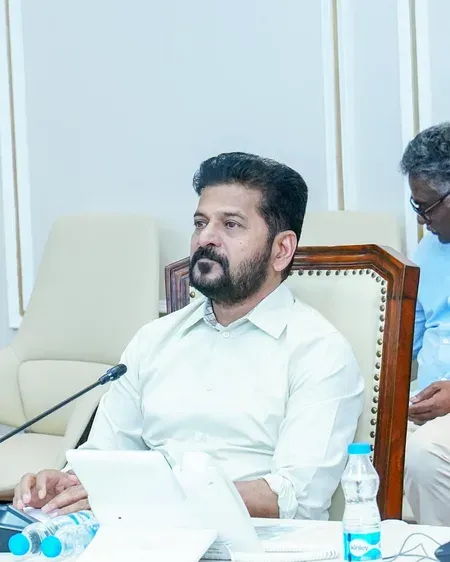 हिटलर से प्रेरणा वाले बयान पर रेवंत रेड्डी विवादों में, BRS-BJP ने कांग्रेस को घेरा