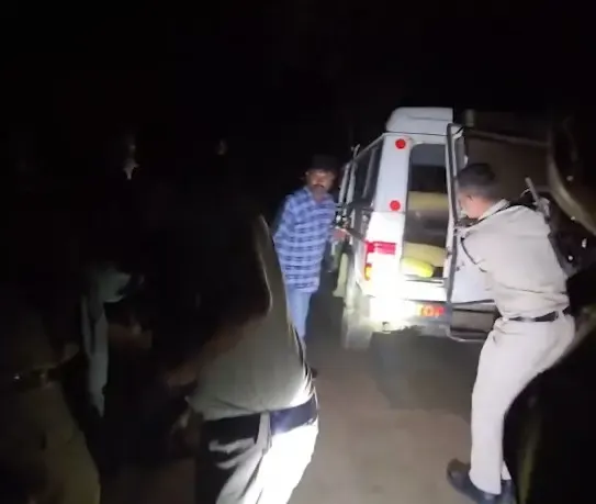 सागर जहरीली शराब कांड: मुख्य आरोपी मनीष लोधी मुठभेड़ में घायल, साथी आशीष साहू समेत गिरफ्तार