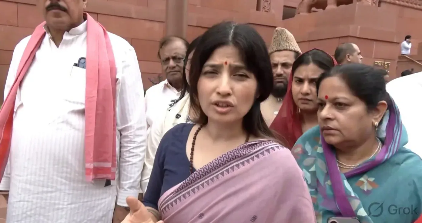 नीट पेपर लीक: सपा सांसदों का संसद से जंतर-मंतर तक मार्च, डिंपल यादव बोलीं — सरकार सुनने को तैयार नहीं