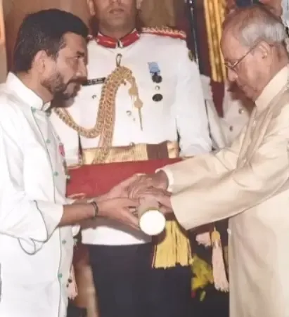 क्या 26 जनवरी 2017 का पल कभी नहीं भूलेंगे? शेफ संजीव कपूर ने पद्म श्री का थ्रोबैक वीडियो साझा किया