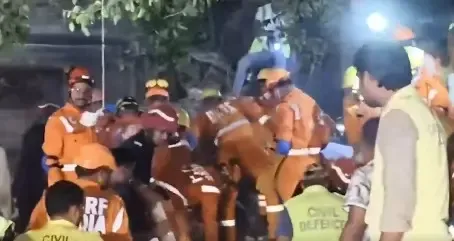 सीमापुरी इमारत हादसा: पाँच मंजिला इमारत गिरने से एक बच्चे की मौत, सात लोग बचाए गए