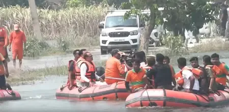 बिहार बाढ़: शिवराज सिंह चौहान ने हाजीपुर में प्रभावित इलाकों का निरीक्षण किया, केंद्रीय मदद का आश्वासन