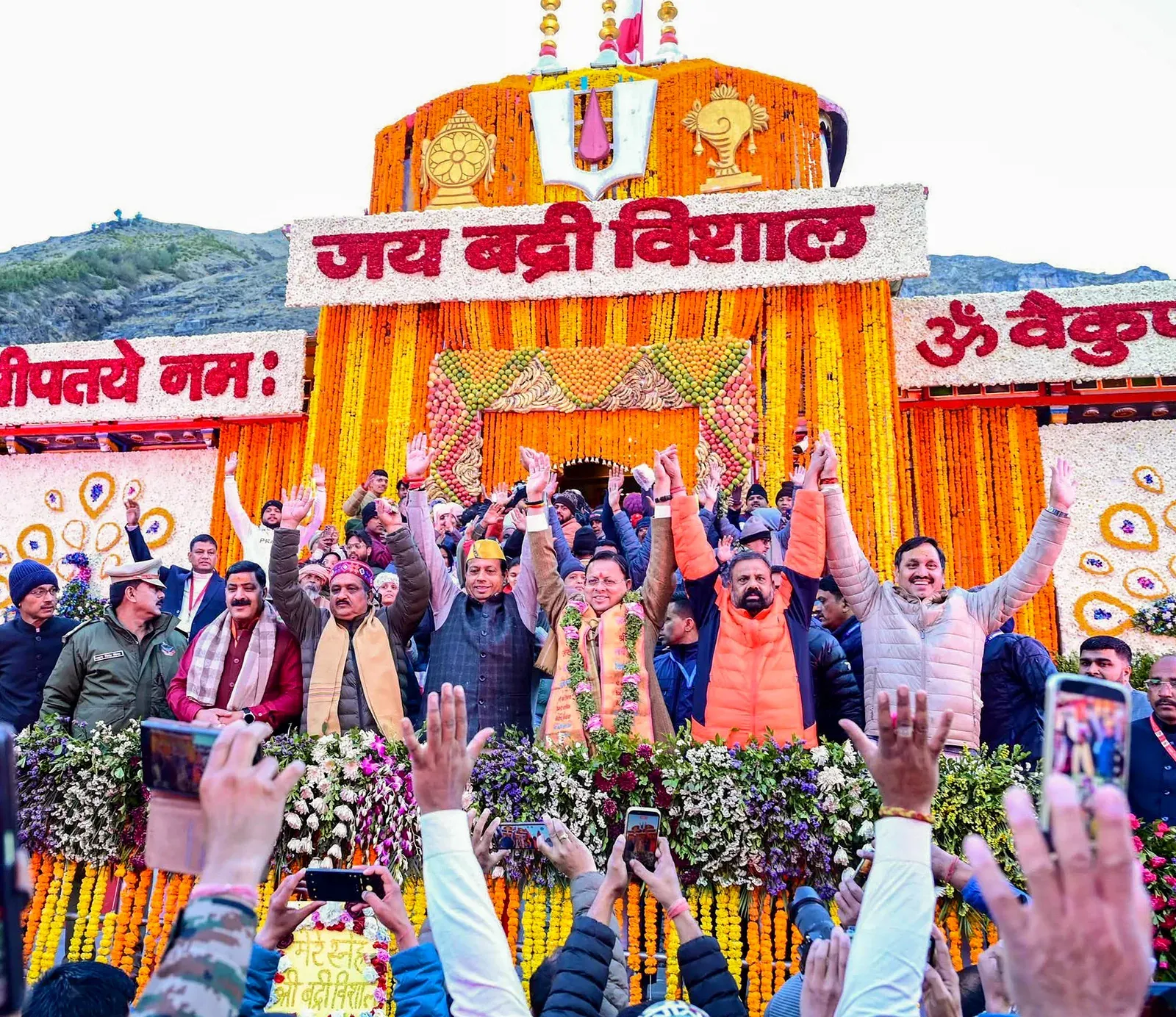 बद्रीनाथ धाम चढ़ावा गबन: पांडा पंचायत ने CM धामी से माँगी व्यापक जाँच, पैसे लेकर विशेष दर्शन पर भी हो कार्रवाई