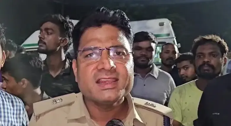 क्या रायपुर में स्टील प्लांट की छत गिरने से छह लोगों की जान चली गई?