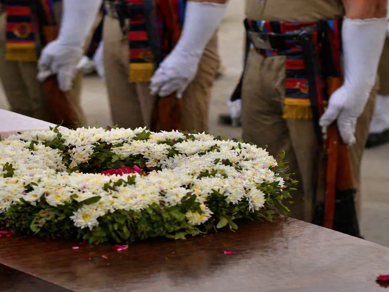 मधुबनी में कृष्ण भूषण कुमार को राजकीय सम्मान के साथ अंतिम विदाई, परिवार को ₹25 लाख की राहत