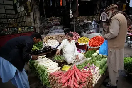 पाकिस्तान में रिकॉर्ड तोड़ रही महंगाई, सरकार से लोग नाराज