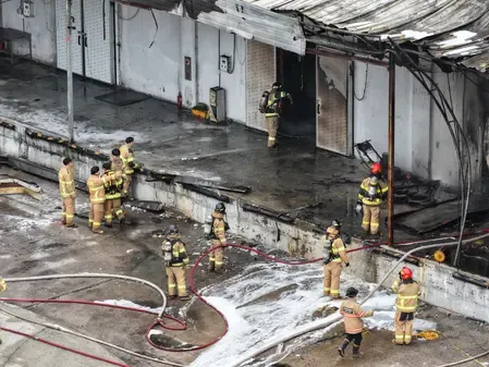 दक्षिण कोरिया: कोल्ड स्टोरेज गोदाम में आग लगने से दो फायरफाइटर्स की मौत