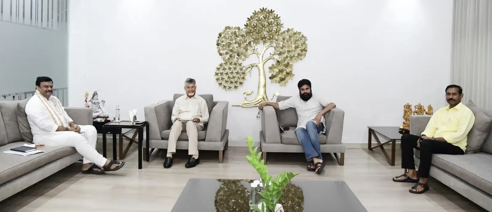 आंध्र प्रदेश में एनडीए के घटक दलों की महत्वपूर्ण बैठक: संसद के विशेष सत्र की तैयारी