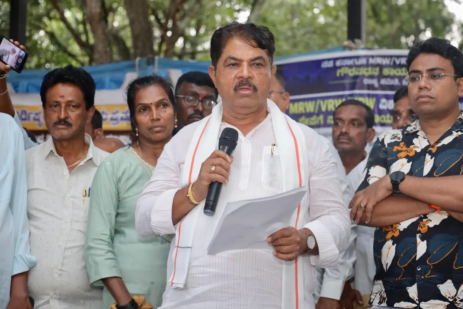 कर्नाटक हनी ट्रैप विवाद: BJP नेता आर. अशोक ने CM शिवकुमार से माँगा जवाब, FIR दर्ज करने की चेतावनी