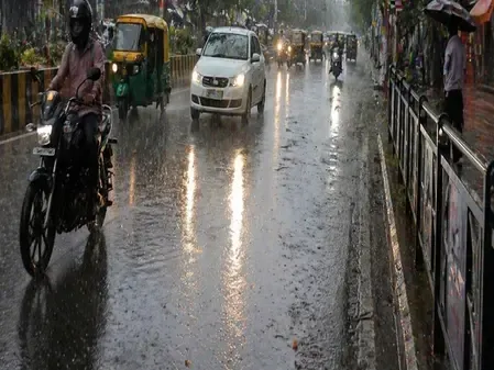 पटना में अचानक बारिश और तेज़ हवाओं ने दी गर्मी से राहत, 13 जिलों में IMD का अलर्ट