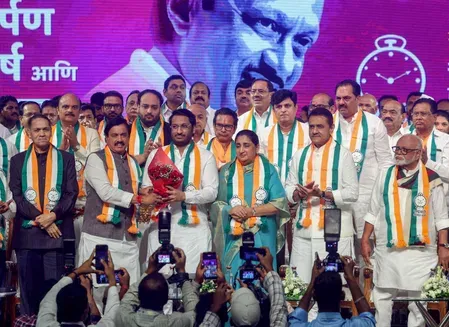 सुनेत्रा पवार का एनसीपी अध्यक्ष चुनाव वैध, कानूनी नोटिस के बावजूद तटकरे ने फूट की अटकलें खारिज कीं