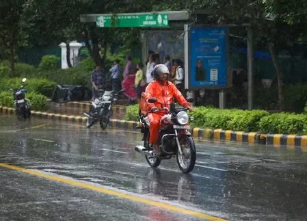 जोमैटो के बाद स्विगी ने बढ़ाई प्लेटफॉर्म फीस, अब खाना ऑर्डर करने पर देने होंगे ज्यादा पैसे